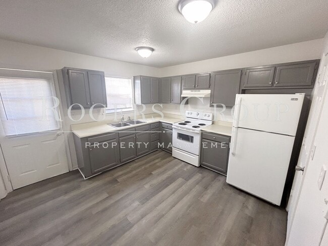 Building Photo - #450 - 228-230 Wilmington Ave Duplex