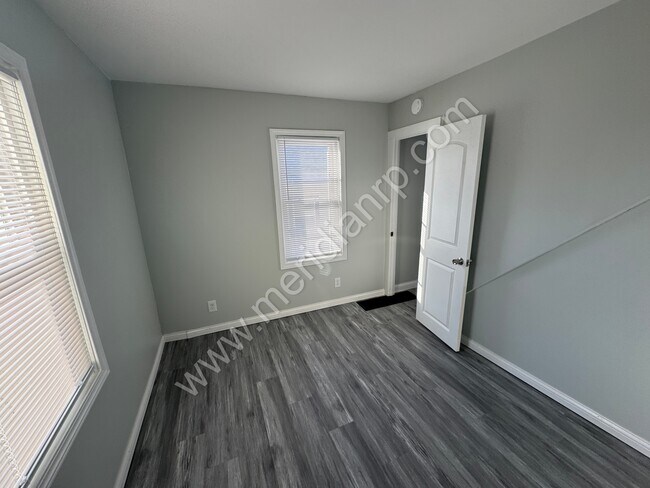 Building Photo - 2520 Lynn Ave