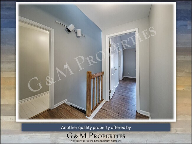 Building Photo - 2-Bd Townhome - On University Avenue!