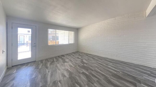 Building Photo - 1/2 Off First First Month! Luxury 2 Bed Ap...