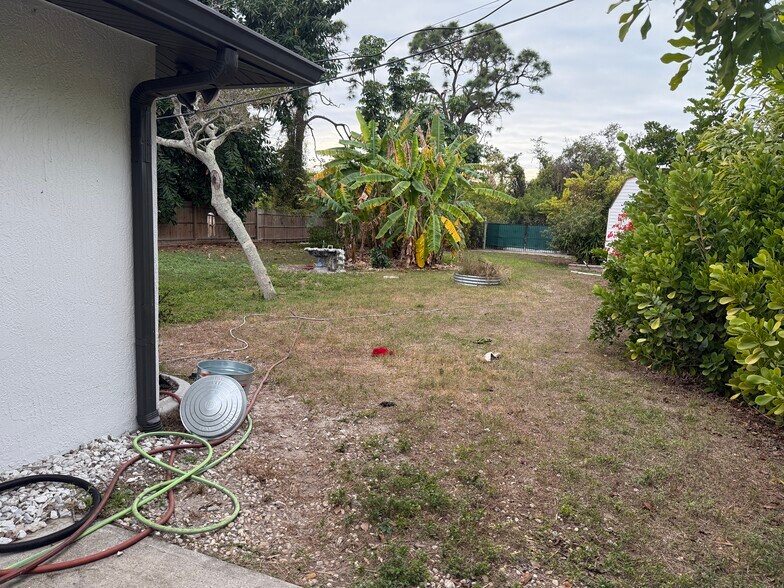 Back Yard - 5780 Osprey Rd