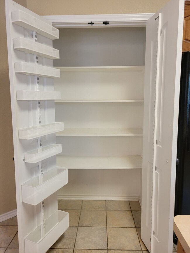 Building Photo - Huge 1/2 acre lot on cul de sac!  White Ro...