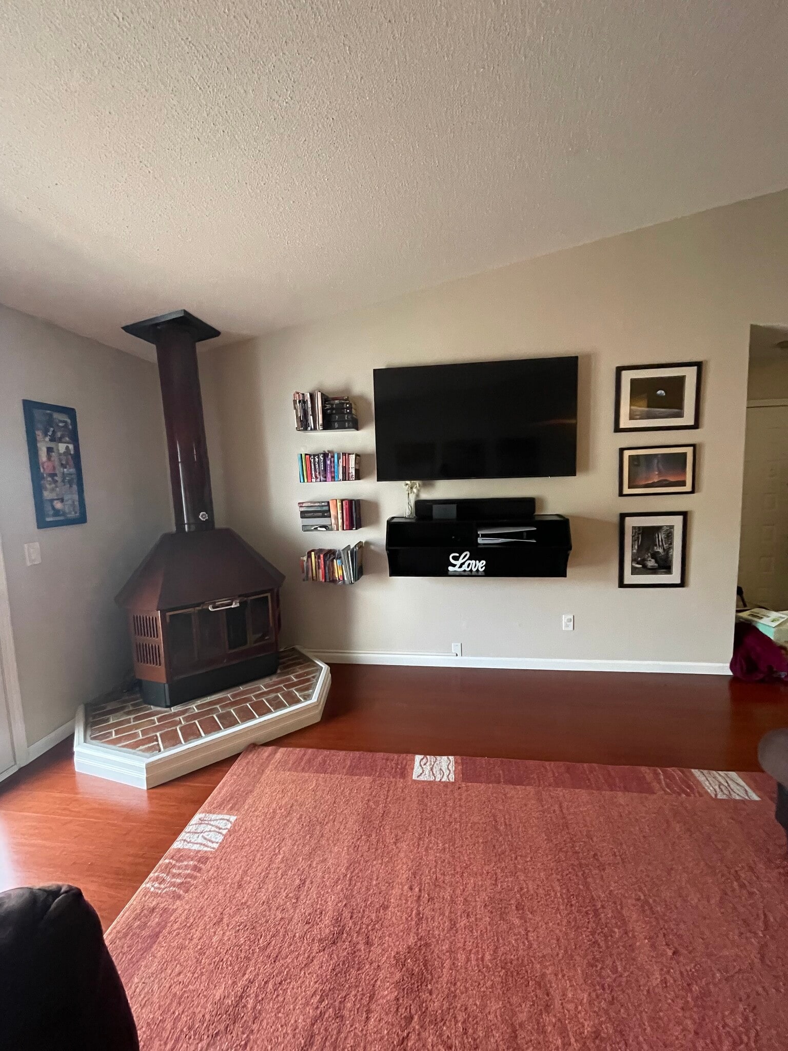 Living Room - 19 Meadow Ridge E