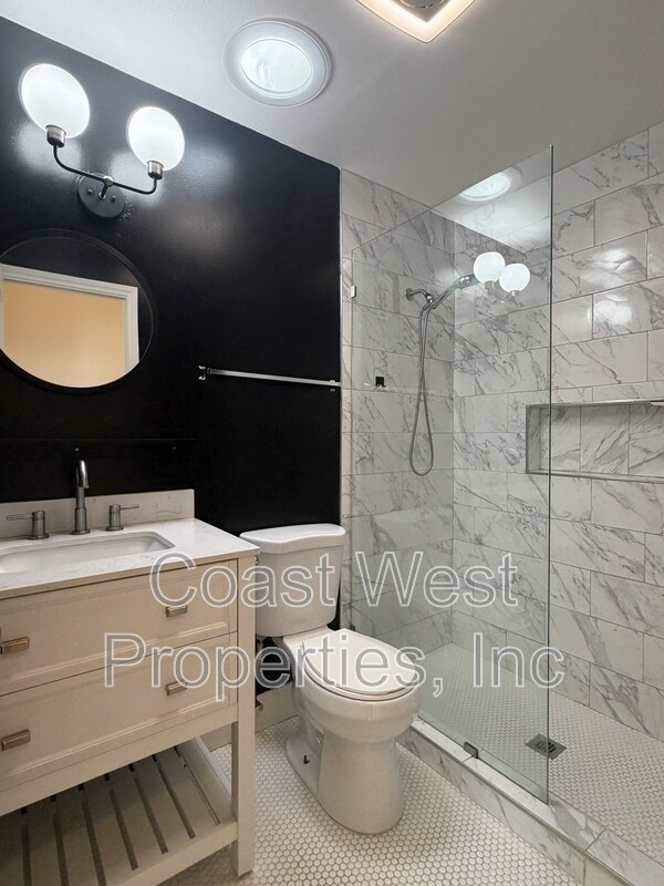 Building Photo - 3310 Via Alicante
