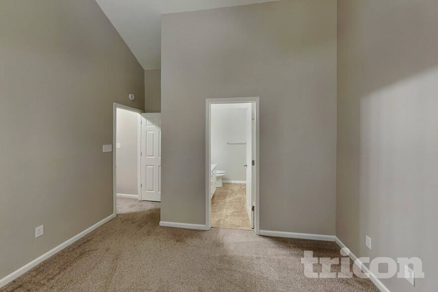 Building Photo - 1405 Wessex Ct
