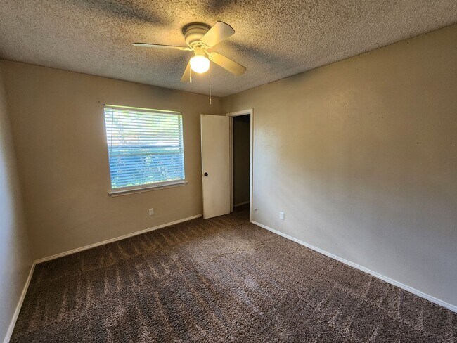Building Photo - Classic 3 bedroom in Haltom City