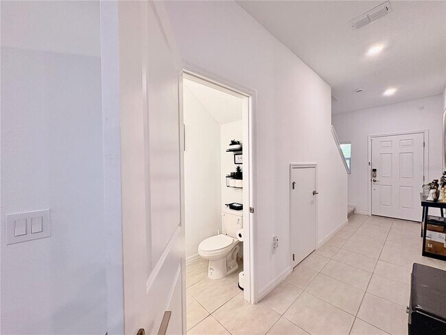 Building Photo - 5020 Revolutionary Wy