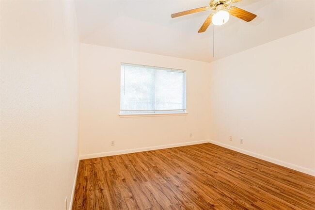 Building Photo - 109 Meadowside Dr