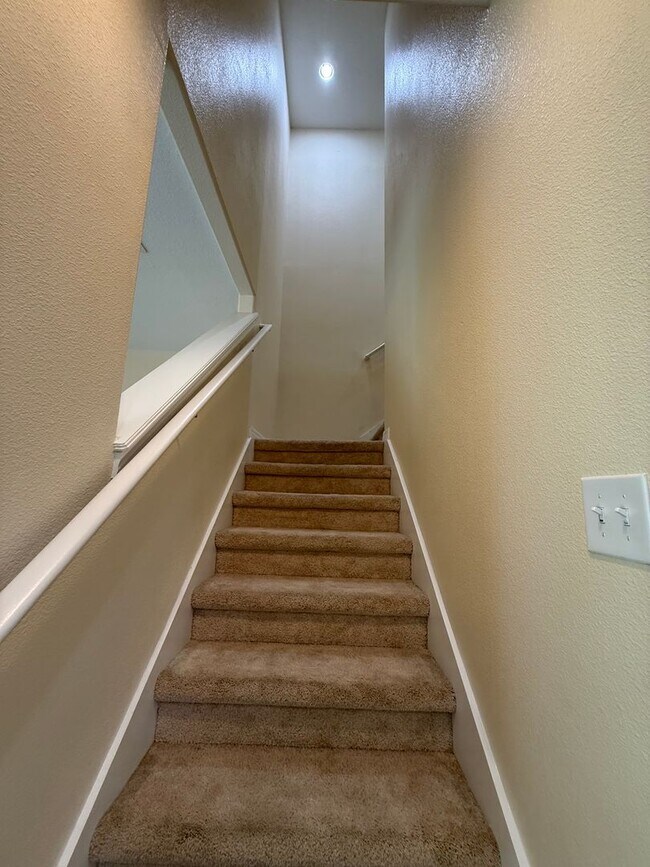 Building Photo - Beautiful Home For Rent!! ( AVAILABLE MOVE...