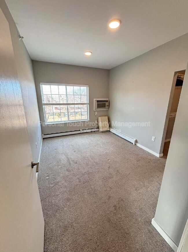 Building Photo - 600 8th St S