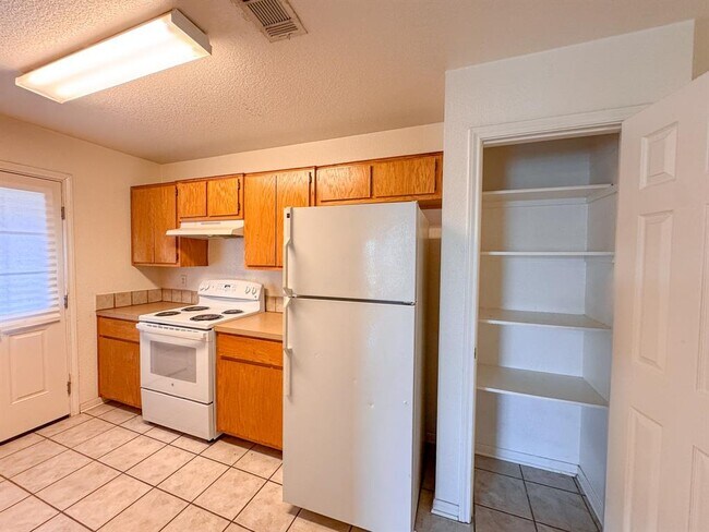 Building Photo - 4209 Thunder Creek Dr