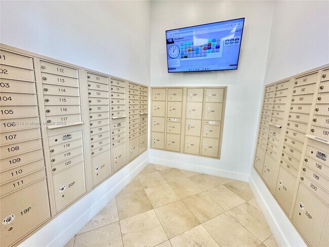 Building Photo - 4100 Galt Ocean Dr