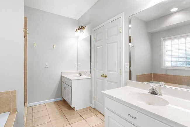 Building Photo - FOR RENT in HARRIS COUNTY with SWIMMING POOL! Available July 1st