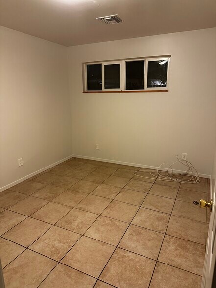 Building Photo - 1320 W Cochise Dr