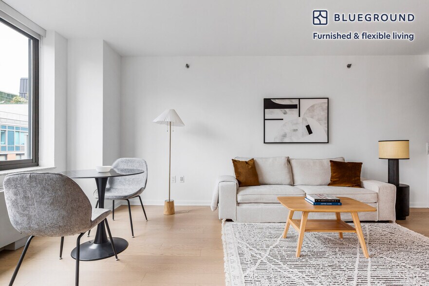 Building Photo - 535 W 23 St