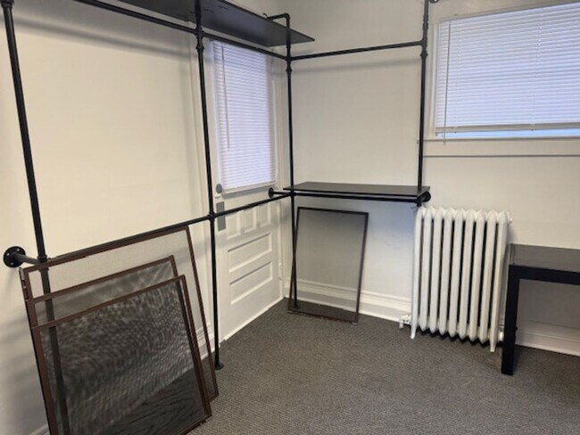 Building Photo - 775 University Ave