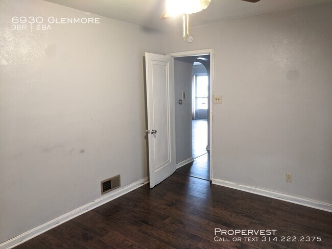 Building Photo - 6930 Glenmore Ave