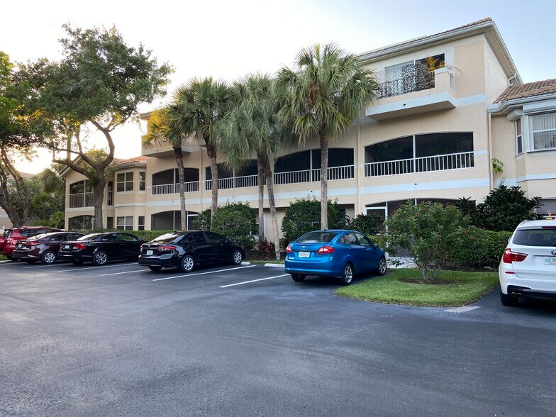 parking view - 1096 Woodshire Ln