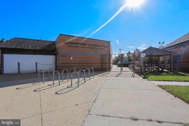 Building Photo - 12824 Clarksburg Square Rd