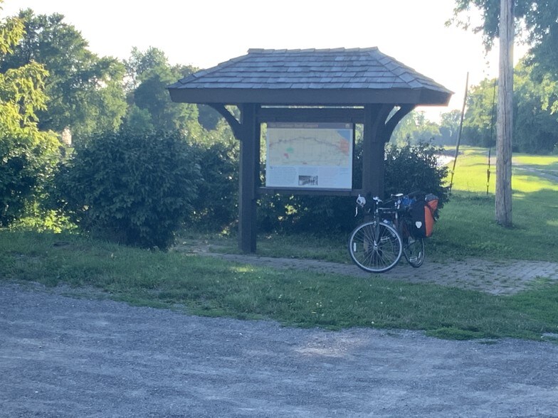 Building Photo - 4444 Main St