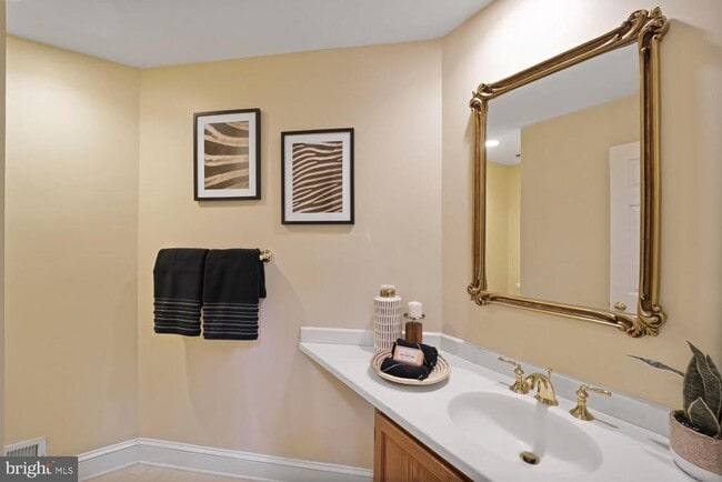 Building Photo - 2053 Mayfair McLean Ct