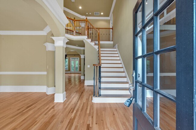 Building Photo - Spacious 7BR House in Powder Springs
