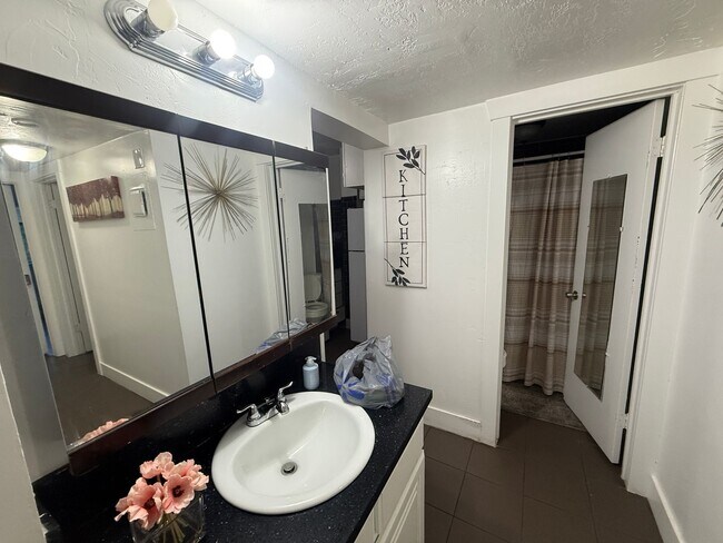 Building Photo - 68 E 200 S