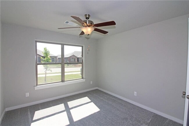 Building Photo - 413 Barbet Dr