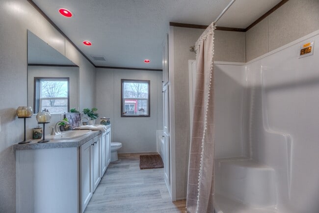 Building Photo - 6658 Bratton Rd