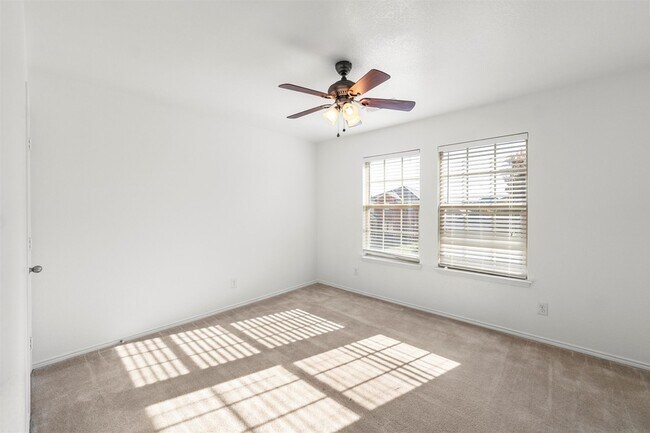 Building Photo - 500 Braewick Dr