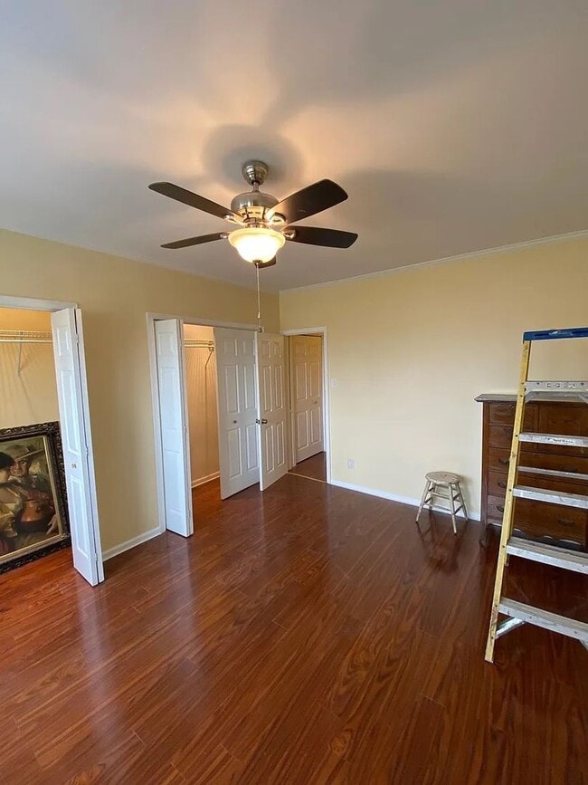 Building Photo - Recently updated 3 Beds 1.5 Bath home, loc...
