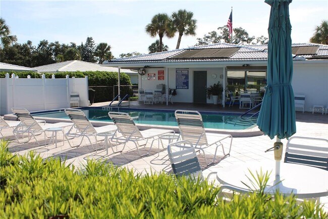 Building Photo - 3900 Roxane Blvd
