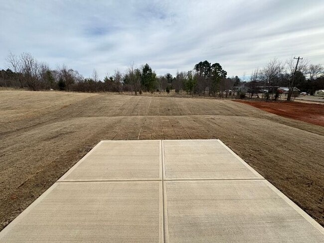 Building Photo - NEW CONSTRUCTION Spacious 4 br home with office and loft area near shopping and I-85