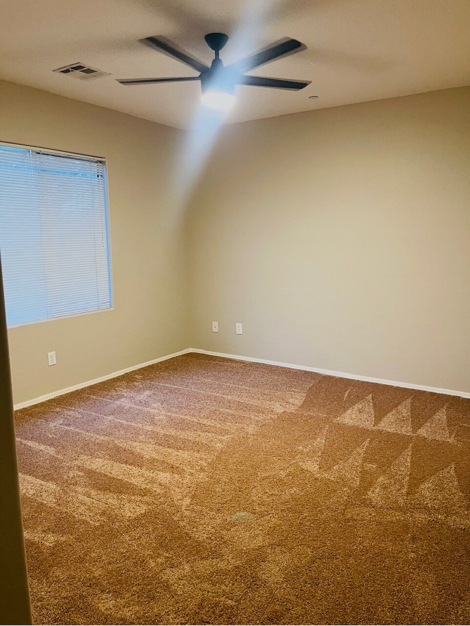 Building Photo - 6868 Sky Pointe Dr