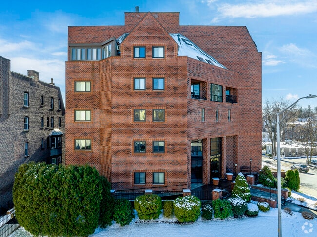 Building Photo - Lynden House