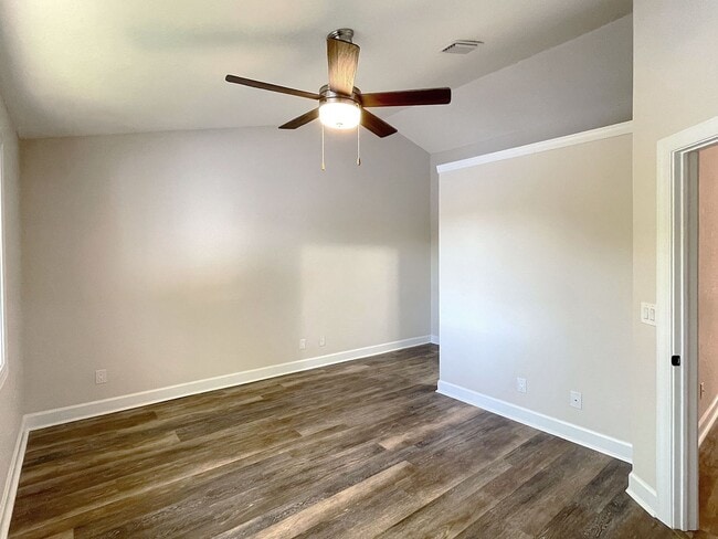 Building Photo - One-Bedroom Second Floor Condo in Winterset Community