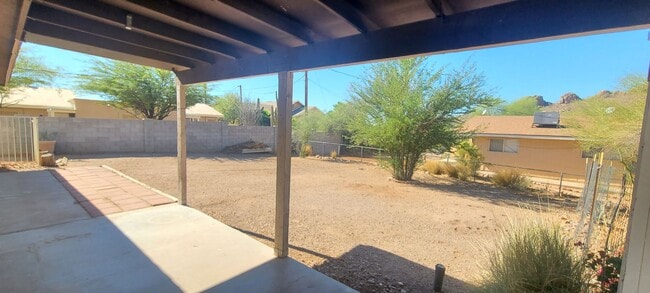 Building Photo - 2 Bed 1 Bath Spacious Gold Canyon Apartment