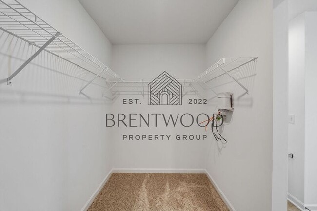 Building Photo - 7237 Gln Pk Wy