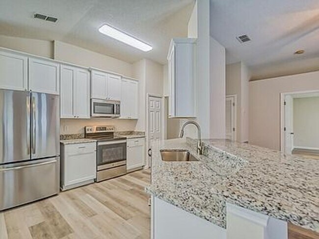 Building Photo - St Johns Rental