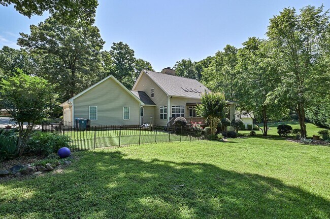 Building Photo - 8729 Riverwood Rd