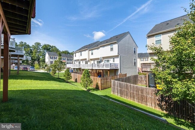 Building Photo - 818 Croggan Cres
