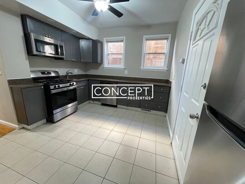 Building Photo - 68 Bellevue St