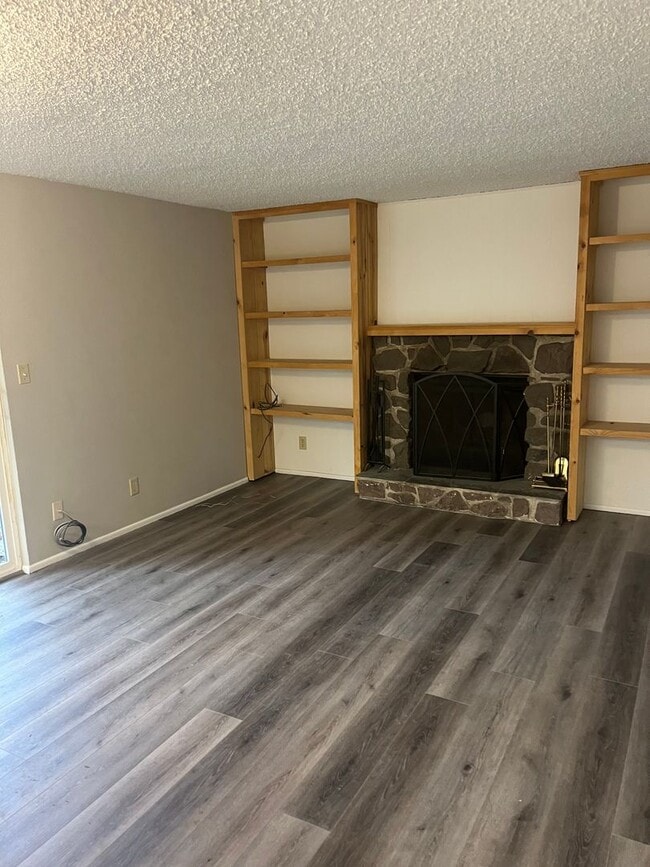 Building Photo - Recently updated