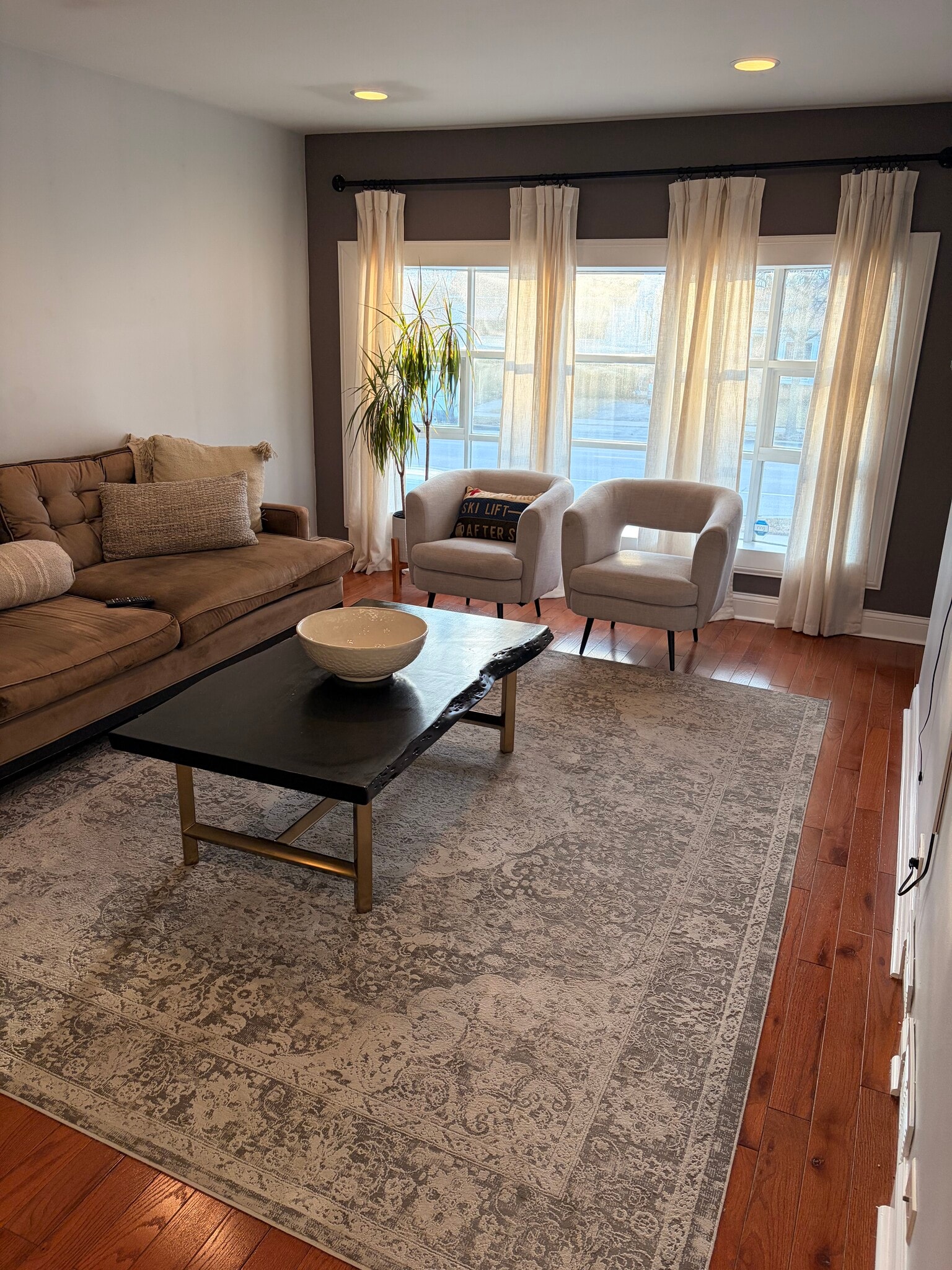 Living Room - 4605 Prairie Ave
