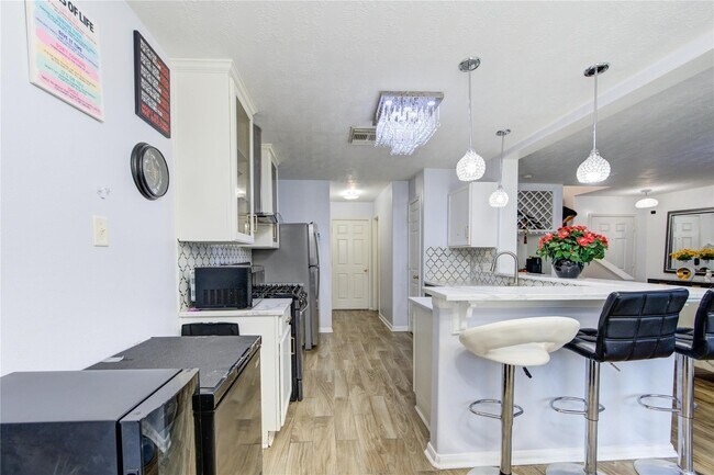 Building Photo - 19334 Strathmore Pl Ln