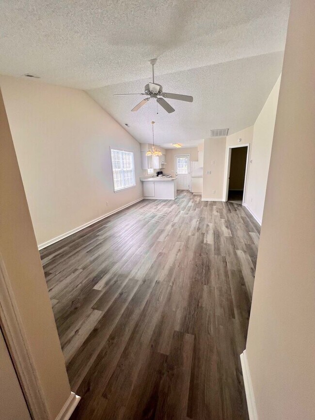 Building Photo - 105 White Ash Ln