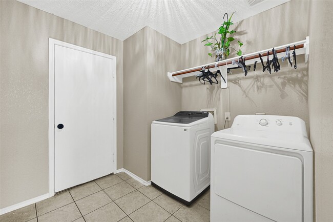 Building Photo - 2911 Aspen Fair Trail