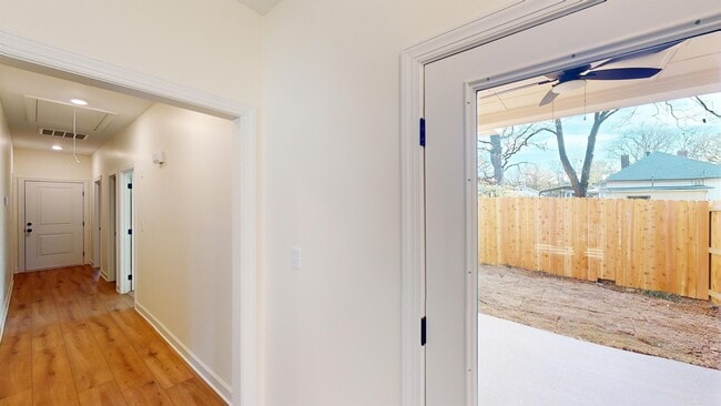 Building Photo - 227 Linden St