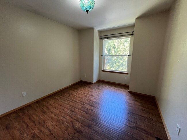 Building Photo - 3 Bed, 2 Bath Sudden Valley Home with Natu...