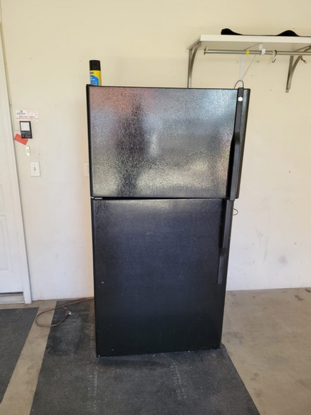 Building Photo - 837 E 98th Ave